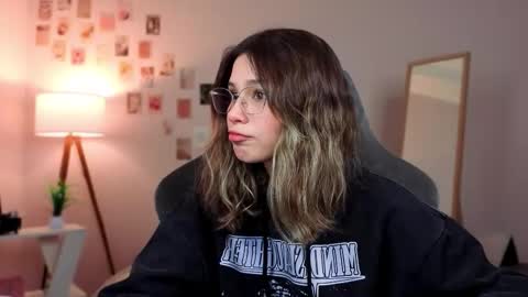 Snapshot of dinnerwithflowers chatting on January 19, 1:04 pm Sara Connor online show from January 19, 1:04 pm