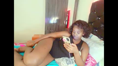 Snapshot of dinnydakrazx chatting on December 16, 6:46 pm dinnydakrazx online show from December 16, 6:46 pm