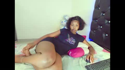 Snapshot of dinnydakrazx chatting on January 15, 5:56 am dinnydakrazx online show from January 15, 5:56 am