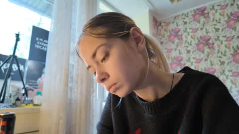 dinorahmroczkowski online show from September 17, 7:43 am