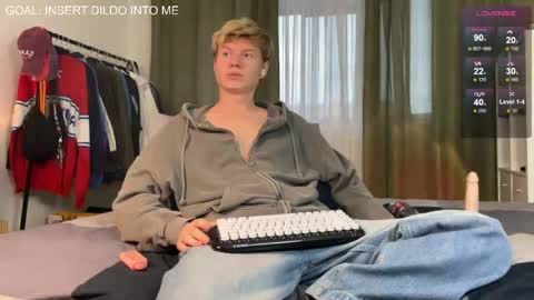 Snapshot of dinovichh chatting on October 31, 12:50 pm Vlad Dinovich online show from October 31, 12:50 pm