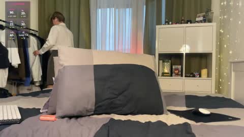 Snapshot of dinovichh chatting on December 17, 11:38 am Vlad Dinovich online show from December 17, 11:38 am