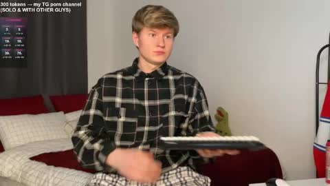 Snapshot of dinovichh chatting on February 16, 2:02 pm Vlad Dinovich online show from February 16, 2:02 pm