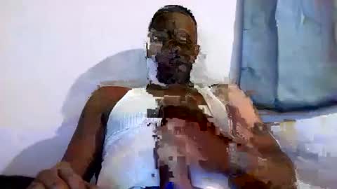 Snapshot of dion305 chatting on December 25, 3:18 am dion305 online show from December 25, 3:18 am