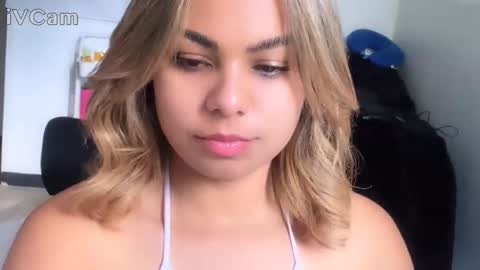 diosadeluniverso_ online show from October 25, 9:09 pm