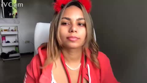 diosadeluniverso_ online show from October 31, 6:20 pm