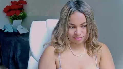 diosadeluniverso_ online show from November 20, 3:01 pm