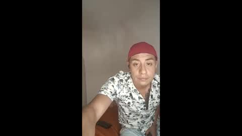 Snapshot of dirgovergacaliente chatting on April 3, 7:01 pm dirgovergacaliente online show from April 3, 7:01 pm