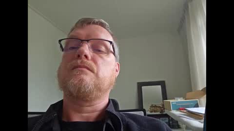 Snapshot of dirkkie1975 chatting on February 24, 1:31 pm dirkkie1975 online show from February 24, 1:31 pm