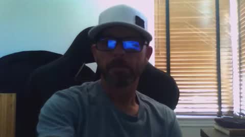 Snapshot of dirtrider15 chatting on October 29, 7:37 pm dirtrider15 online show from October 29, 7:37 pm