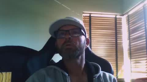 Snapshot of dirtrider15 chatting on February 8, 6:33 pm dirtrider15 online show from February 8, 6:33 pm