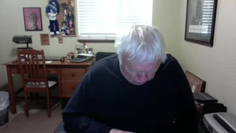 dirtrider195080438 online show from June 11, 12:58 pm