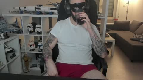 Robert online show from December 7, 10:06 pm
