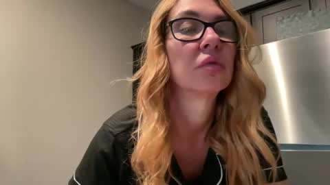 Snapshot of dirtydaisylou chatting on April 2, 4:04 pm Daisy online show from April 2, 4:04 pm