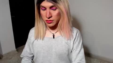 dirtydanezka online show from November 19, 3:50 am