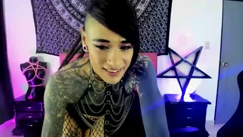 Snapshot of dirtyonix chatting on February 4, 8:28 pm ONIX online show from February 4, 8:28 pm