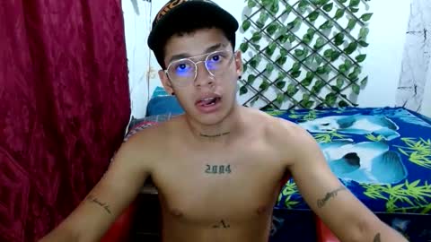 Snapshot of dirtyslimlatin chatting on December 21, 9:33 pm dirtyslimlatin online show from December 21, 9:33 pm