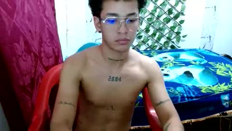 Snapshot of dirtyslimlatin chatting on December 23, 1:36 am dirtyslimlatin online show from December 23, 1:36 am