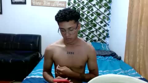 Snapshot of dirtyslimlatin chatting on April 10, 7:07 pm dirtyslimlatin online show from April 10, 7:07 pm