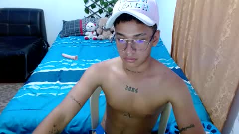 Snapshot of dirtyslimlatin chatting on April 13, 11:32 pm dirtyslimlatin online show from April 13, 11:32 pm