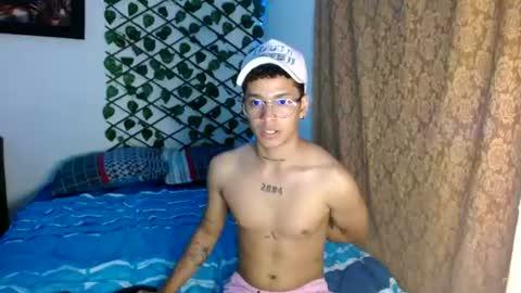 Snapshot of dirtyslimlatin chatting on July 9, 1:09 am dirtyslimlatin online show from July 9, 1:09 am