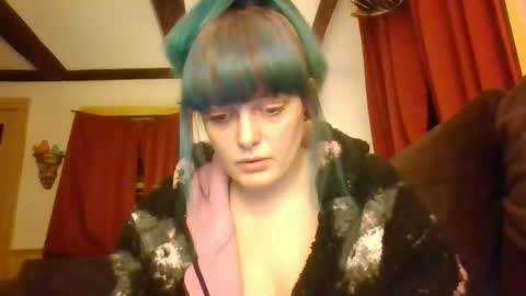 Snapshot of dirtyxhippie21 chatting on November 7, 3:17 am Crystal online show from November 7, 3:17 am