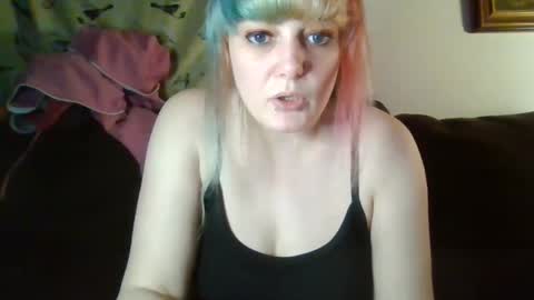 Snapshot of dirtyxhippie21 chatting on January 15, 3:22 am Crystal online show from January 15, 3:22 am