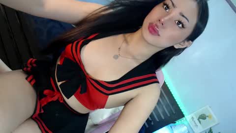 Snapshot of disneycum69_bella chatting on March 4, 10:57 am disneycum69_bella online show from March 4, 10:57 am