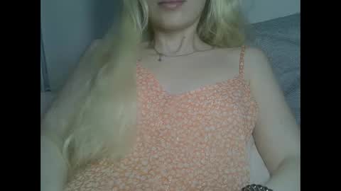 Snapshot of ditarevirax chatting on February 20, 12:49 pm DitaReVirax online show from February 20, 12:49 pm