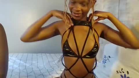 Snapshot of divagodess chatting on October 17, 7:22 am divagodess online show from October 17, 7:22 am