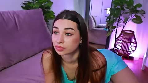 Tia online show from May 8, 8:03 pm