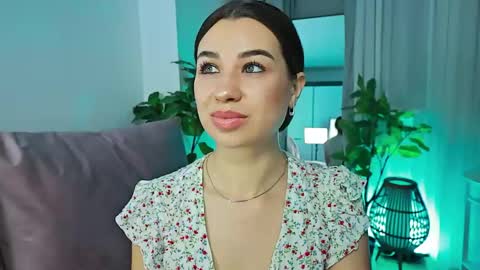 Tia online show from May 17, 6:26 pm