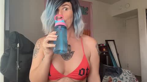 Snapshot of divinathedivine chatting on October 3, 5:21 pm divinathedivine online show from October 3, 5:21 pm
