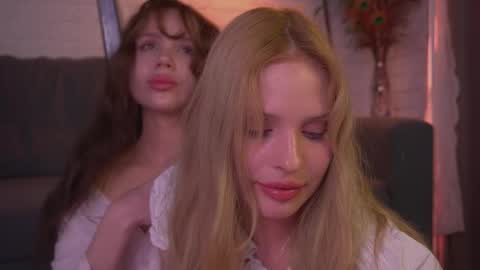 Snapshot of divine_lights chatting on March 5, 9:48 pm Eva and Lucia online show from March 5, 9:48 pm