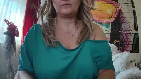 Snapshot of divineblond chatting on December 12, 9:08 am Alexxa online show from December 12, 9:08 am