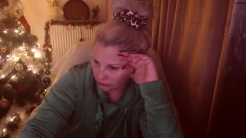 Snapshot of divineblond chatting on November 30, 6:56 pm Alexxa online show from November 30, 6:56 pm
