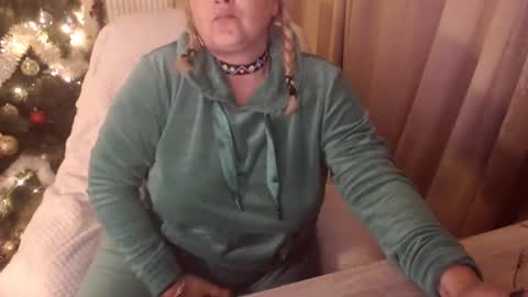 Snapshot of divineblond chatting on December 1, 10:48 pm Alexxa online show from December 1, 10:48 pm