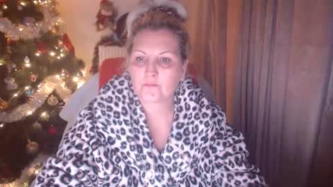 Snapshot of divineblond chatting on December 4, 12:53 am Alexxa online show from December 4, 12:53 am