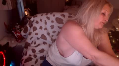 Snapshot of divineblond chatting on January 10, 12:12 am Alexxa online show from January 10, 12:12 am