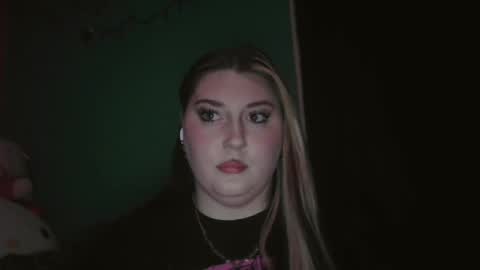 Snapshot of divinedahliaxo chatting on March 6, 5:24 am divinedahliaxo online show from March 6, 5:24 am