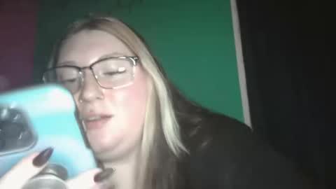 Snapshot of divinedahliaxo chatting on March 8, 7:27 am divinedahliaxo online show from March 8, 7:27 am