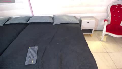 Snapshot of divinelust_ chatting on October 14, 2:07 pm DivineLust online show from October 14, 2:07 pm