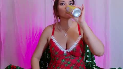 Snapshot of divinelynn chatting on December 20, 6:56 pm DivineLynn online show from December 20, 6:56 pm