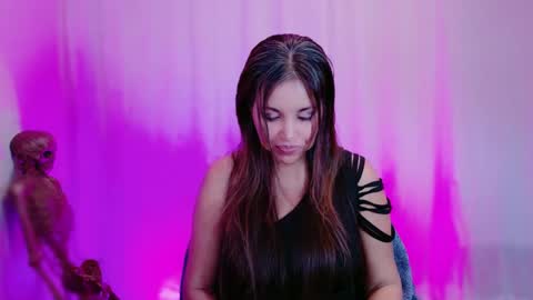 Snapshot of divinelynn chatting on February 5, 6:48 pm DivineLynn online show from February 5, 6:48 pm