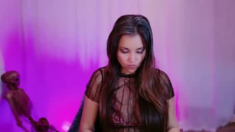 Snapshot of divinelynn chatting on February 9, 6:26 pm DivineLynn online show from February 9, 6:26 pm