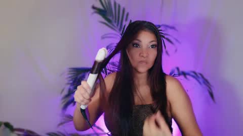 DivineLynn online show from May 6, 2:33 pm
