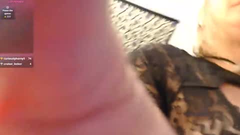 Snapshot of dixie_comanche chatting on September 27, 1:21 am dixie_comanche online show from September 27, 1:21 am