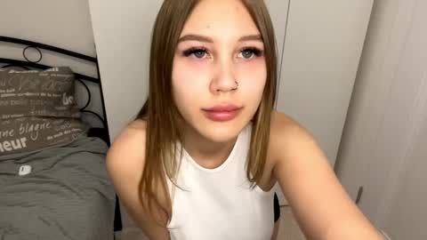 Stella online show from October 3, 4:37 pm