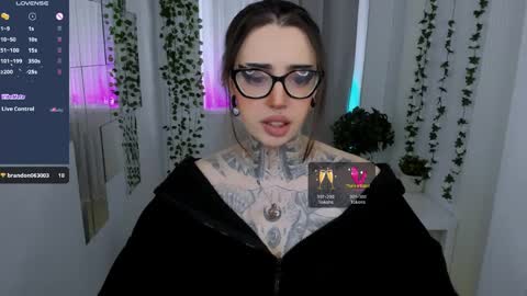 Snapshot of dixipixi_ chatting on April 5, 5:48 am dixipixi_ online show from April 5, 5:48 am