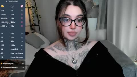 Snapshot of dixipixi_ chatting on April 23, 6:03 am dixipixi_ online show from April 23, 6:03 am
